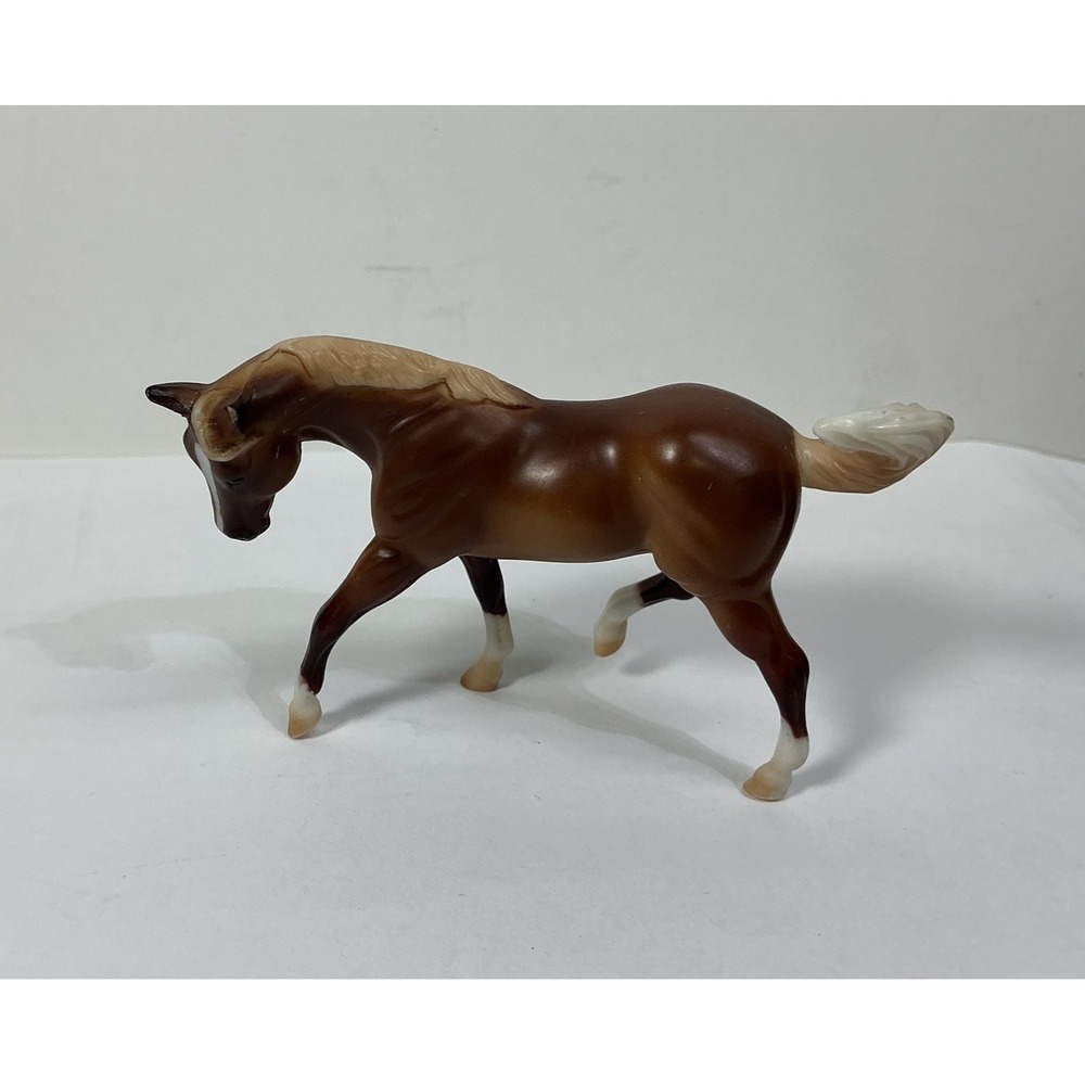 Breyer Reeves Stablemates Chestnut Gelding  #5412  Horse 1999 Lovers collection.